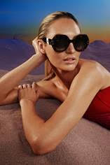 Campagne publicitaire mondiale pour les lunettes SS '23 Carolina Herrera