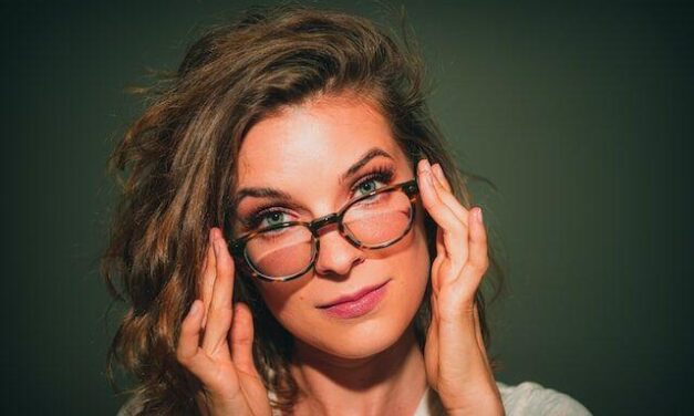 Older Women and Glasses: How to Pick the Right Glasses to Suit a Mature Face and Lifestyle