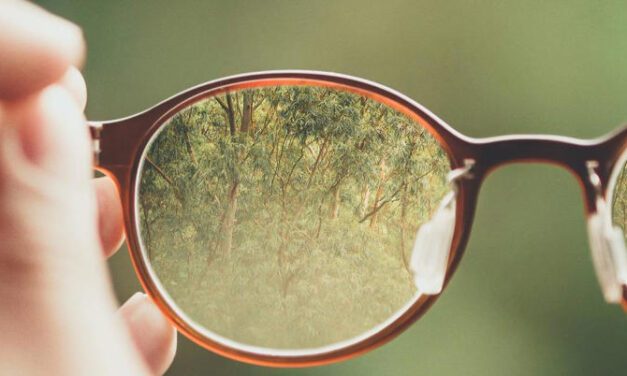 Optometrist Goes Viral for Demonstrating How People Really See Without Glasses
