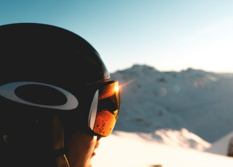 5 Main Reasons to Invest in a Pair of Skiing Glasses