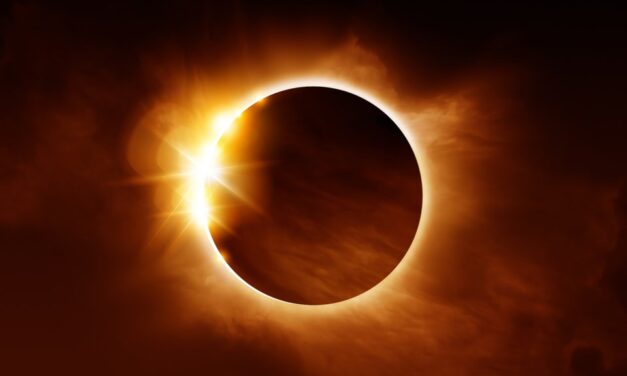 Protégez vos yeux, observez le ciel – Le guide de l'éclipse solaire totale du Vision Council