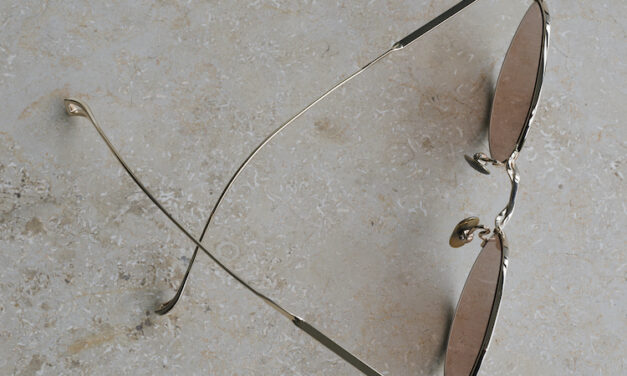 Light, supple, and tough. Once again, delicate eyewear has appeared from ISSEY MIYAKE EYES.